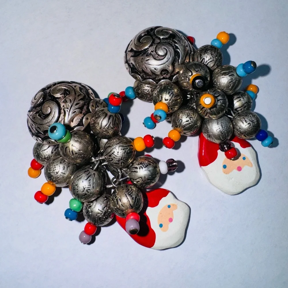 VINTAGE SILVER-TONED CHUNKY CHRISTMAS SANTA CLAUS FACE EARRINGS 80s STYLE